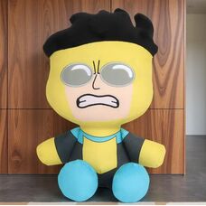 Неуязвимый Марк Грейсон (Invincible) в жёлтом костюме мягкая игрушка 20 см